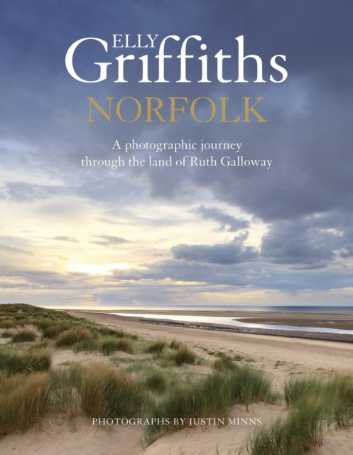 Norfolk : A photographic journey through the land of Ruth Galloway-9781529427523