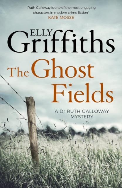 The Ghost Fields : The Dr Ruth Galloway Mysteries 7-9781786482174